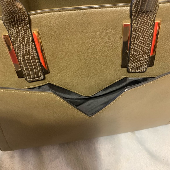 Ladies Handbag - Picture 3 of 5